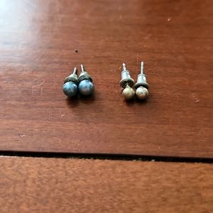Ball stud earrings